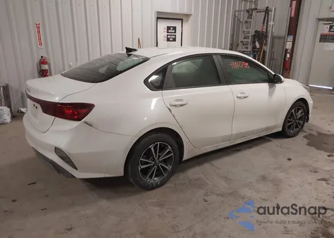 2022 Kia Forte Lxs z USA, uszkodzony, nr VIN 3KPF24AD1NE467360
